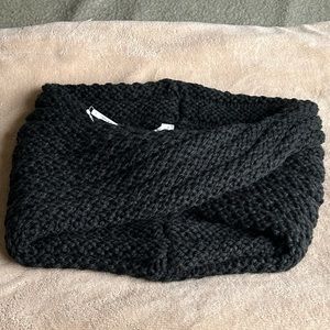NWT GARAGE Twisted Knit Tube Scarf in Black. One Size